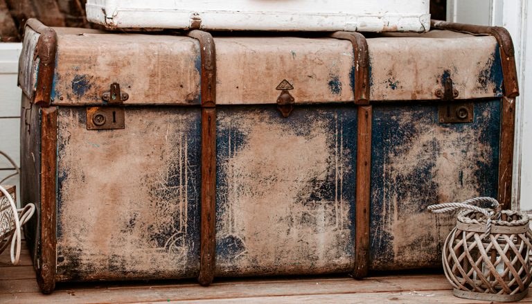 Comment relooker une malle ancienne — processus de restauration d'une malle vintage