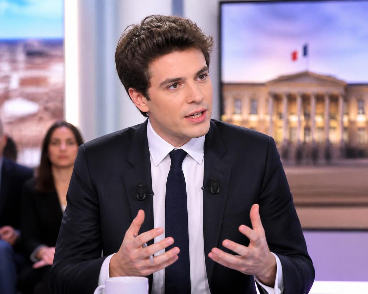 découvrez quel est le véritable métier de louis sarkozy aujourd'hui et son parcours professionnel actuel.