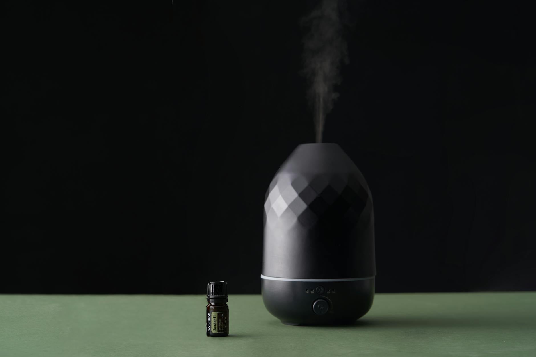 Combien de gouttes d’huiles essentielles dans un diffuseur selon le type d’appareil — diffuseur d'huiles essentielles avec gouttes