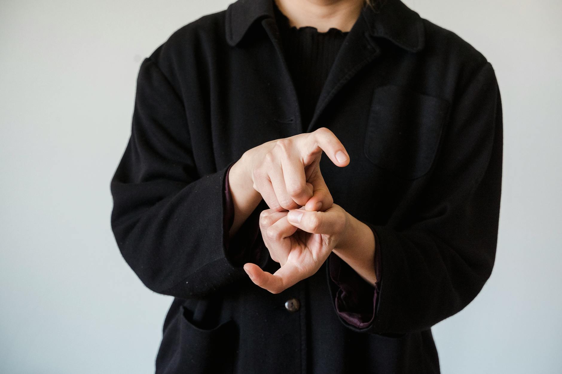 Apprendre le langage des signes gratuitement : par où commencer sans se décourager — communication en langage des signes