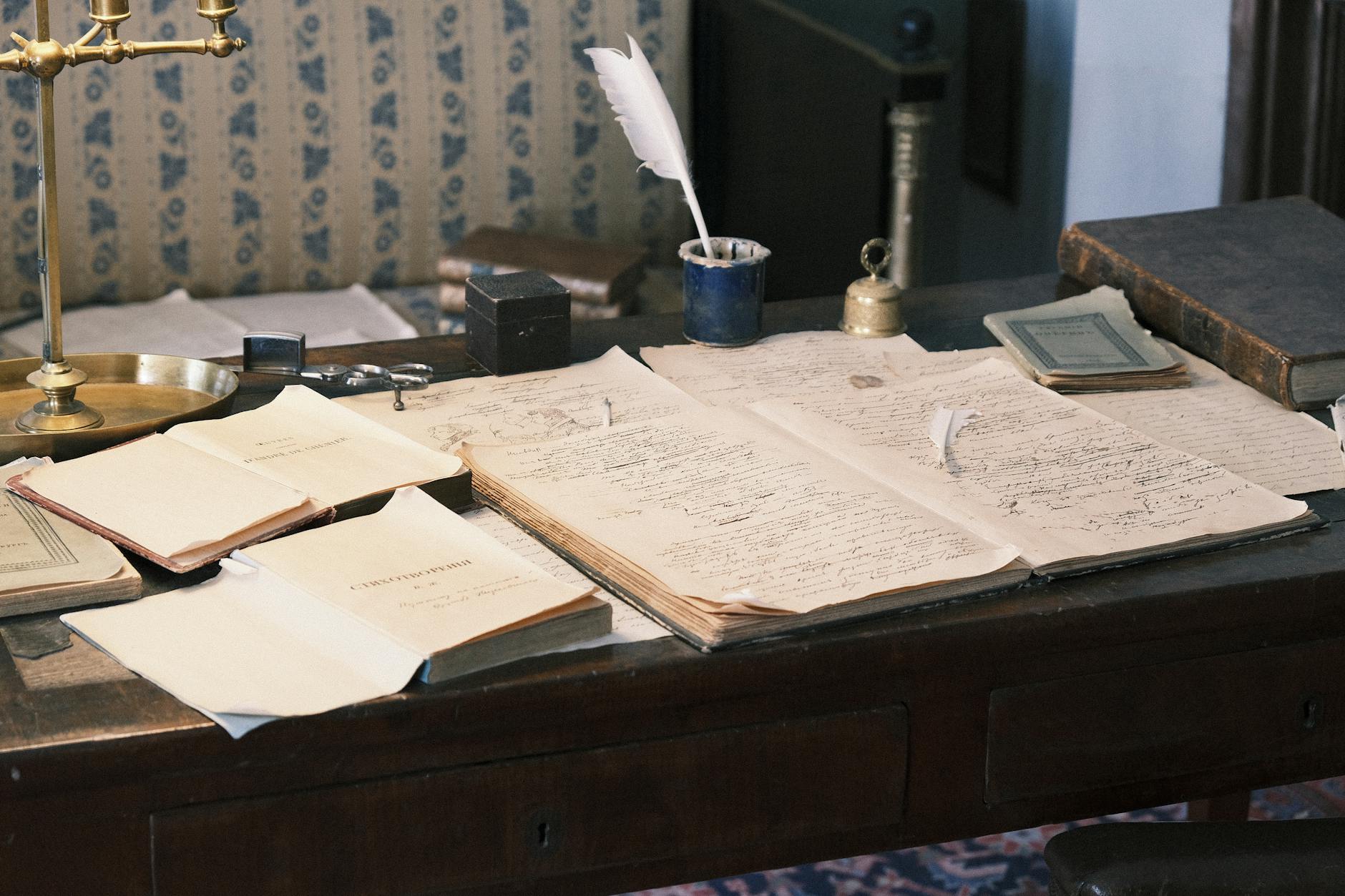 GénéaFrance, Geneanet & co : comment ces plateformes soutiennent les recherches d’archives — recherche généalogique arbre familial documents
