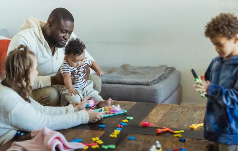Kinougarde tout savoir sur la — service de garde d'enfants à domicile