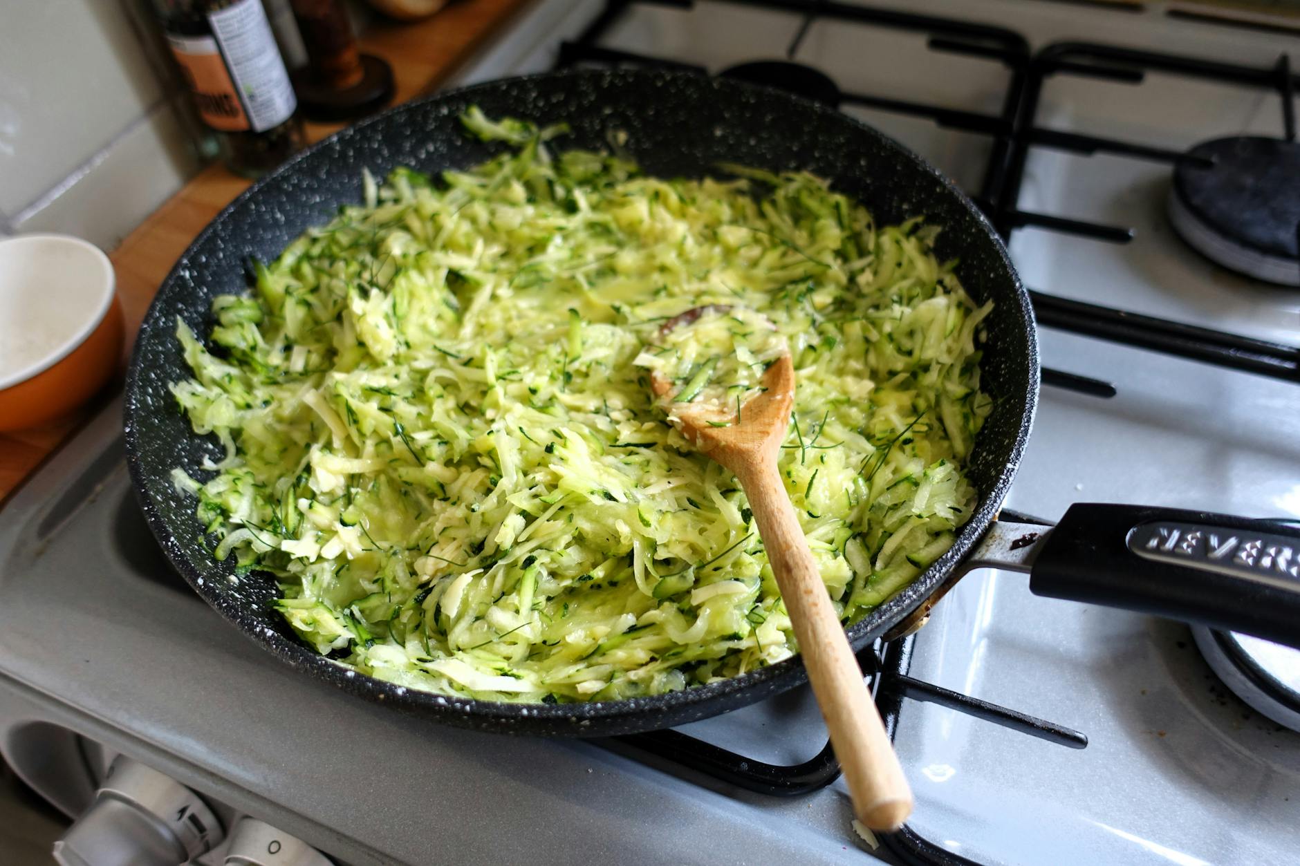 Préparer et décongeler les courgettes congelées sans catastrophe d’eau — préparation de courgettes congelées