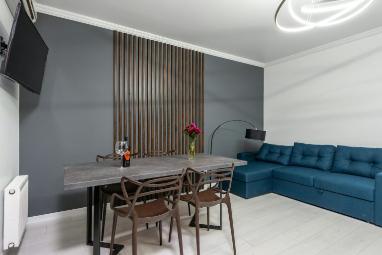 Quelle déco pour aller avec — salon avec sol gris anthracite