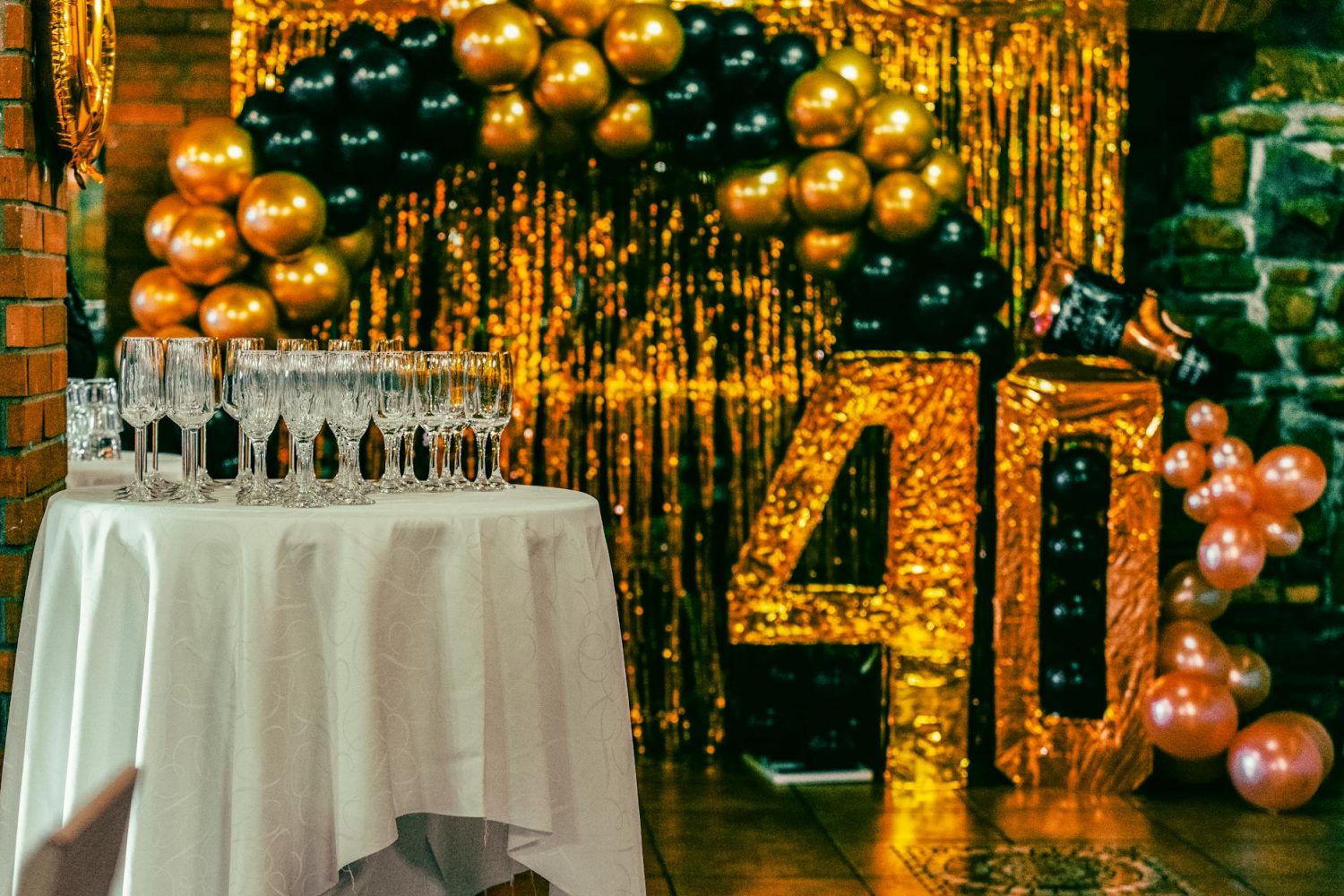 Thème anniversaire 40 ans : idées originales pour femme, homme ou couple