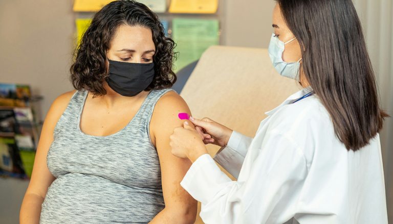 la prise de sang pendant la grossesse en 2026 : prix, conditions médicales, et modalités de remboursement pour mieux préparer vos examens prénataux.