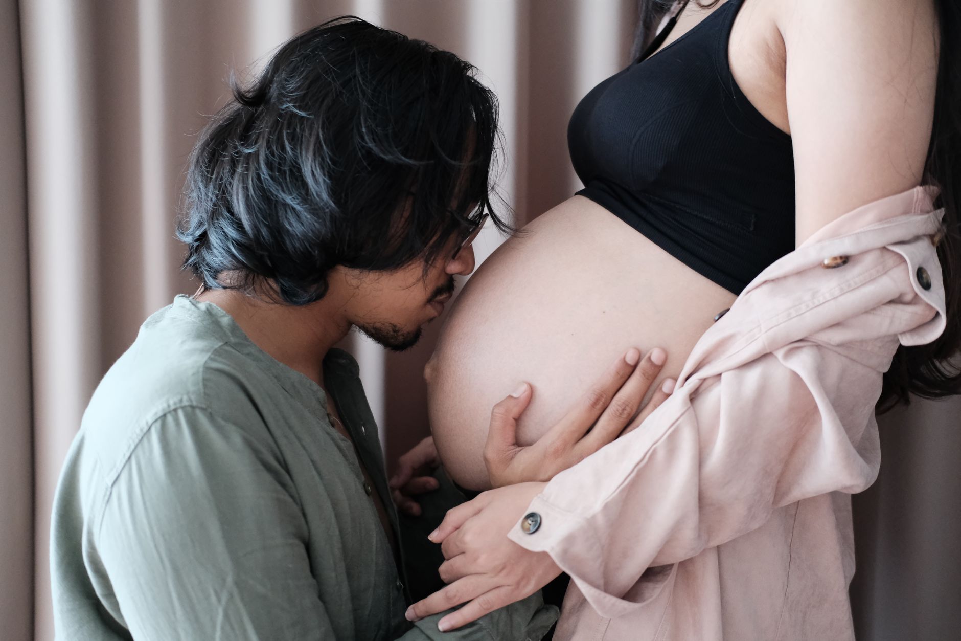 Darina Scotti-Vartan enceinte : une grossesse au cœur d’une famille soudée — femme enceinte soutien familial