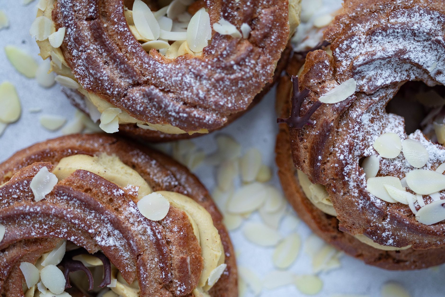 Paris-Brest enceinte : comprendre ce qui se cache dans cette pâtisserie culte — gâteau Paris-Brest en gros plan