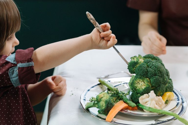 Repas du soir pour bébé — assiette de dîner pour bébé avec légumes