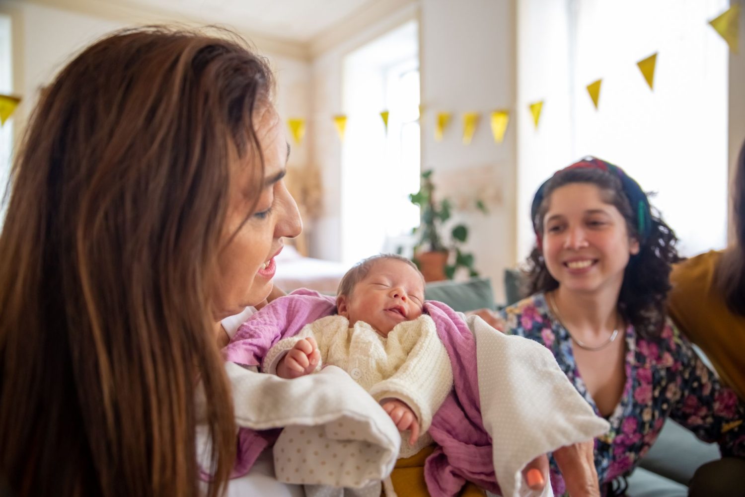 Prime de naissance 2025 : montant, plafond CAF et conditions
