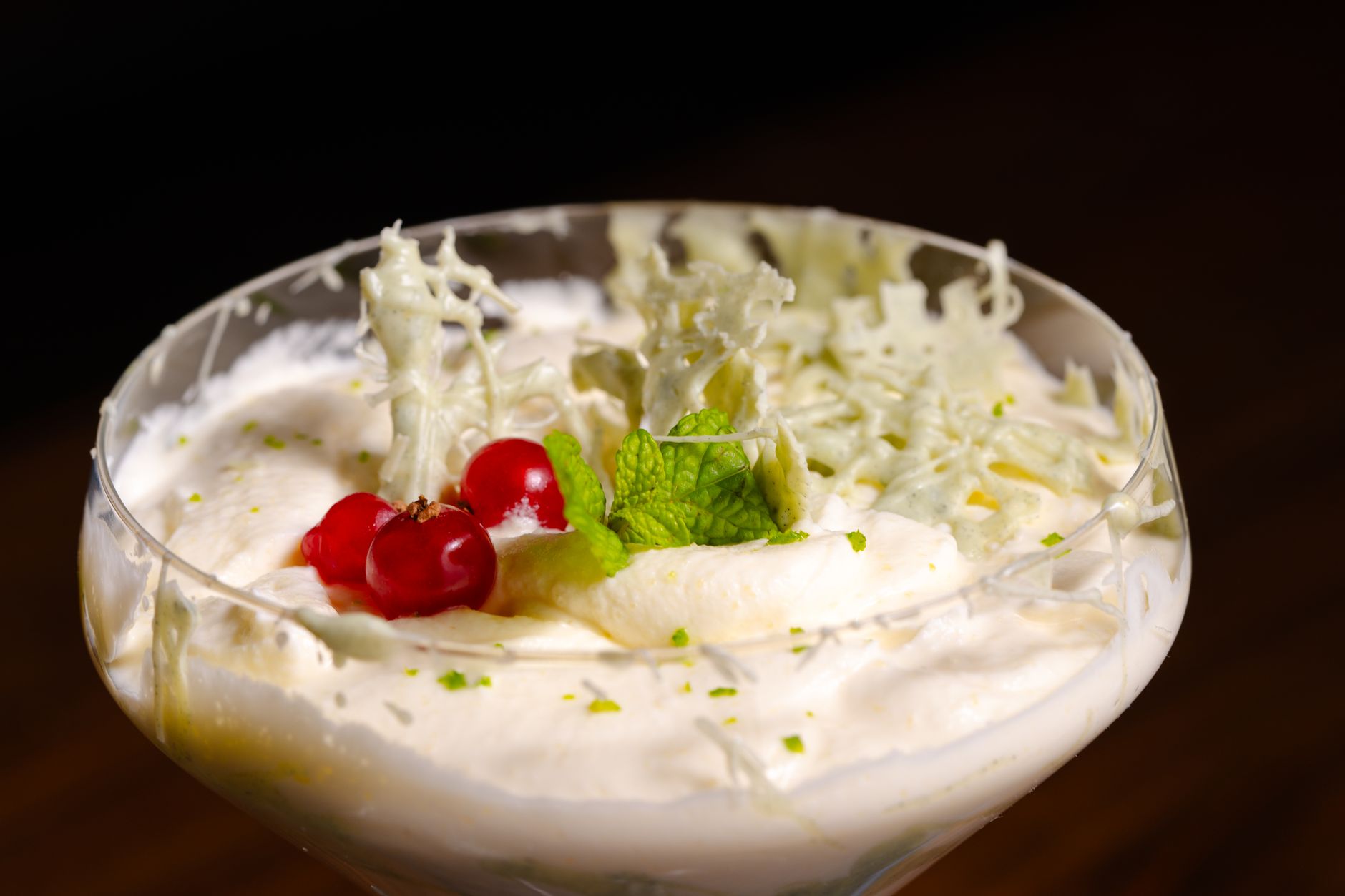 Chantilly et grossesse : comprendre ce qui pose vraiment question dans l’assiette — dessert avec chantilly enceinte