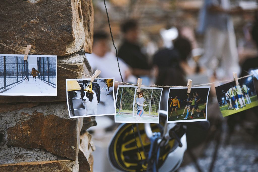 Découvrez 5 idées originales pour créer un mur de photos de famille élégant et personnalisé qui apportera style et chaleur à votre intérieur.
