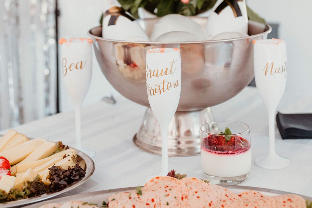 Gobelet personnalisé en plastique : 7 idées pour une fête de famille qui vous ressemble