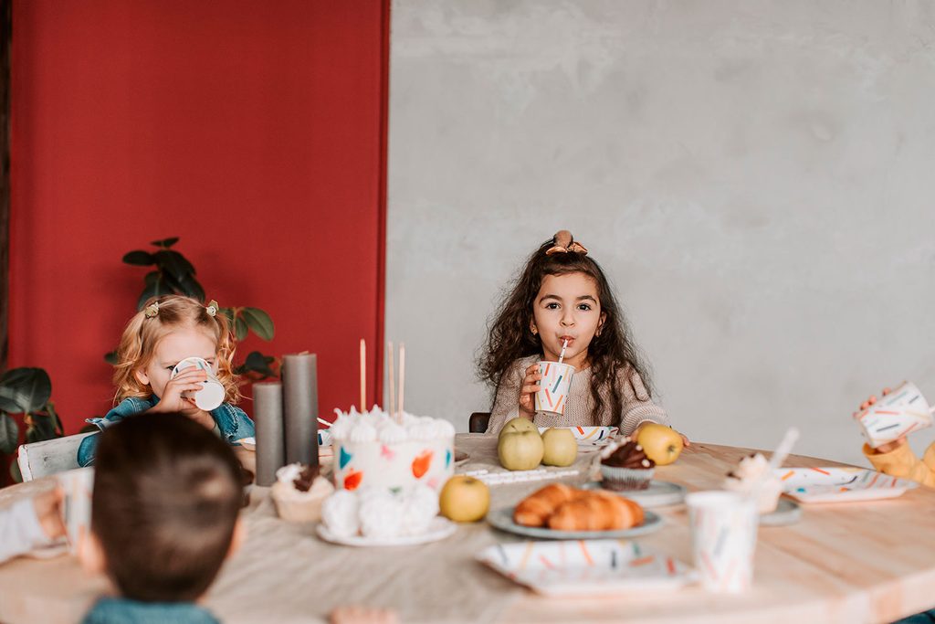 Gobelet personnalisé en plastique : 7 idées pour une fête de famille qui vous ressemble