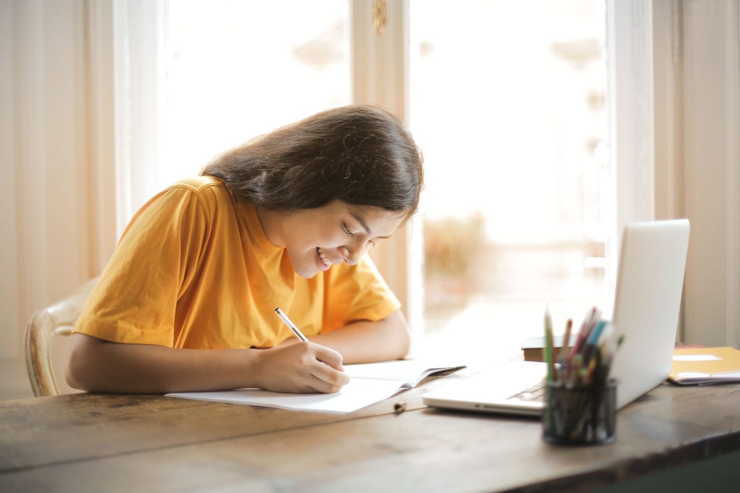 Comme une école : la plateforme de soutien scolaire à la maison